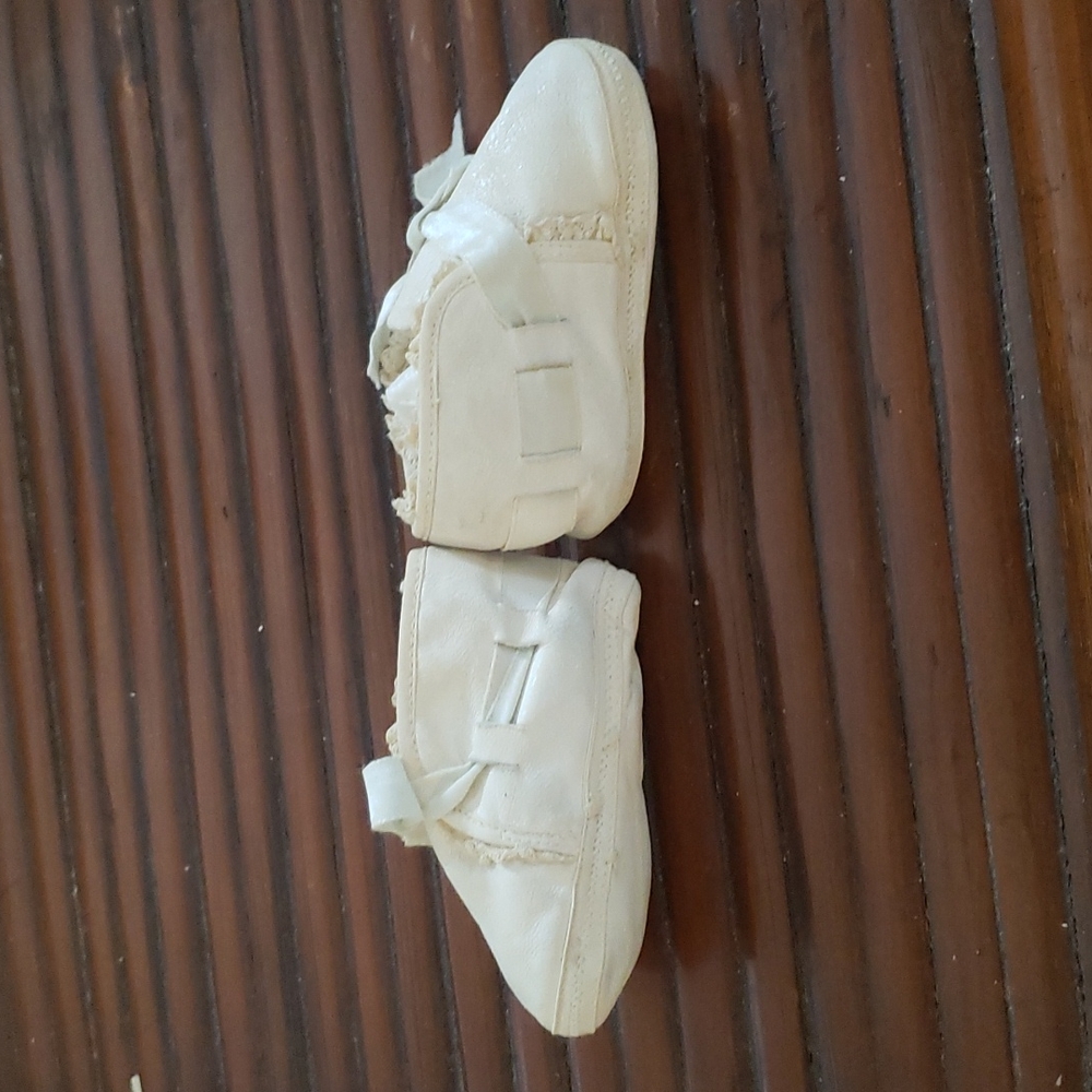 shoes - Picture 2 of 8